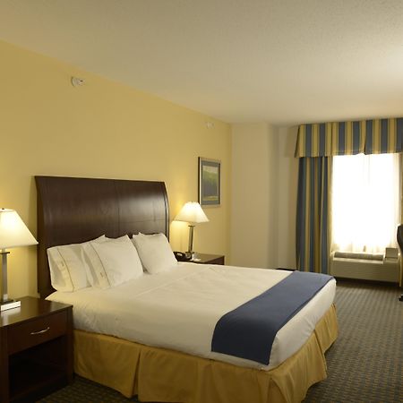 Holiday Inn Express & Suites Wilson-Downtown By Ihg Екстериор снимка