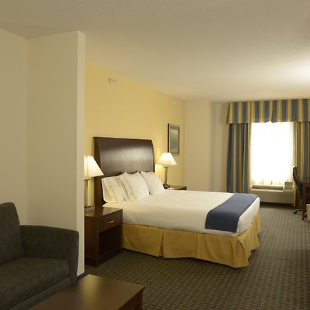 Holiday Inn Express & Suites Wilson-Downtown By Ihg Екстериор снимка