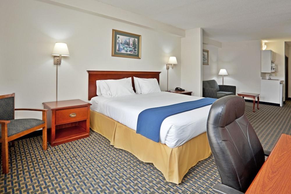 Holiday Inn Express & Suites Wilson-Downtown By Ihg Екстериор снимка
