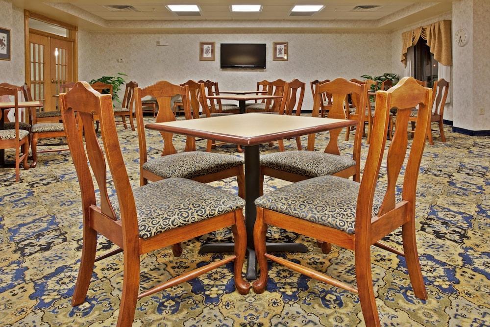 Holiday Inn Express & Suites Wilson-Downtown By Ihg Екстериор снимка