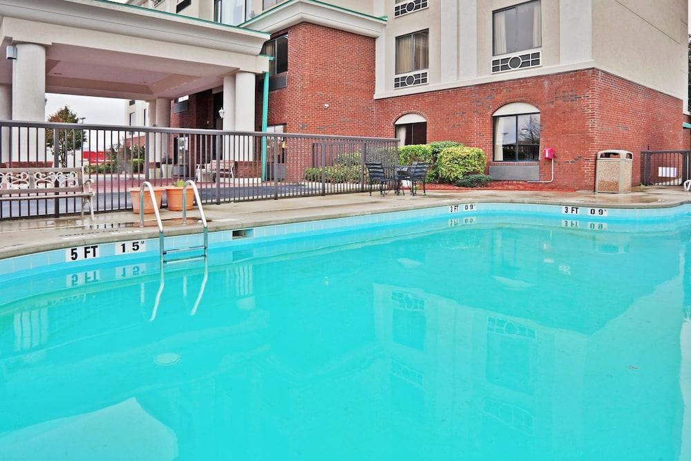 Holiday Inn Express & Suites Wilson-Downtown By Ihg Екстериор снимка