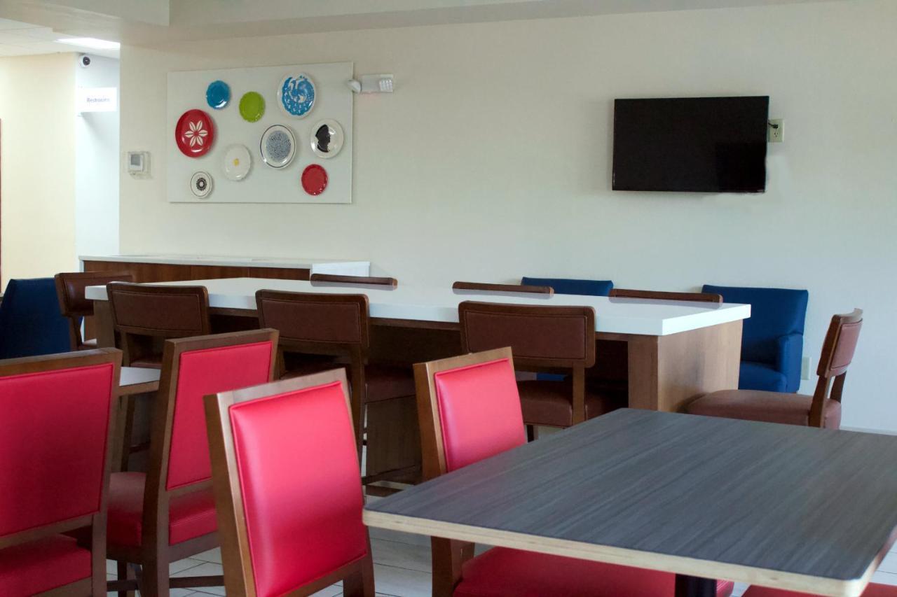 Holiday Inn Express & Suites Wilson-Downtown By Ihg Екстериор снимка