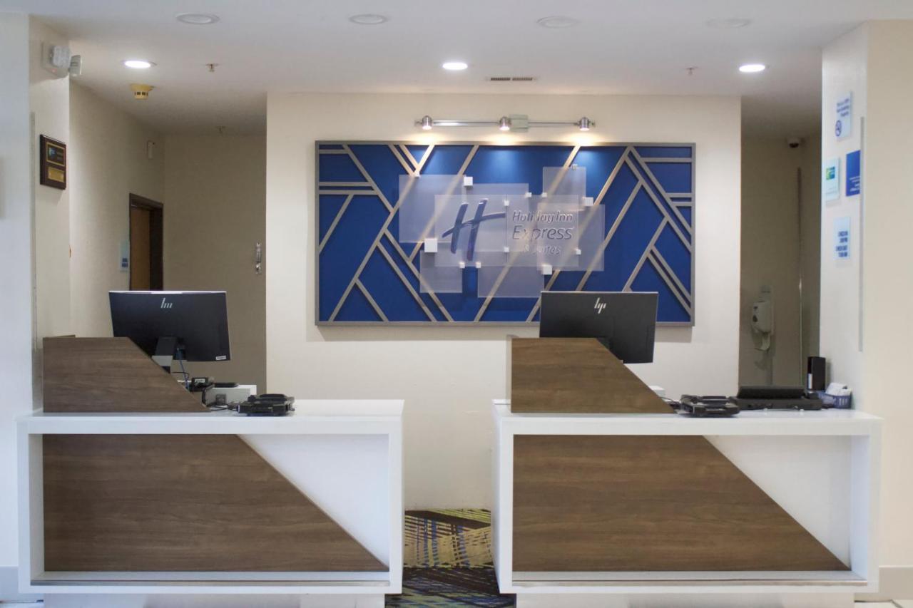 Holiday Inn Express & Suites Wilson-Downtown By Ihg Екстериор снимка