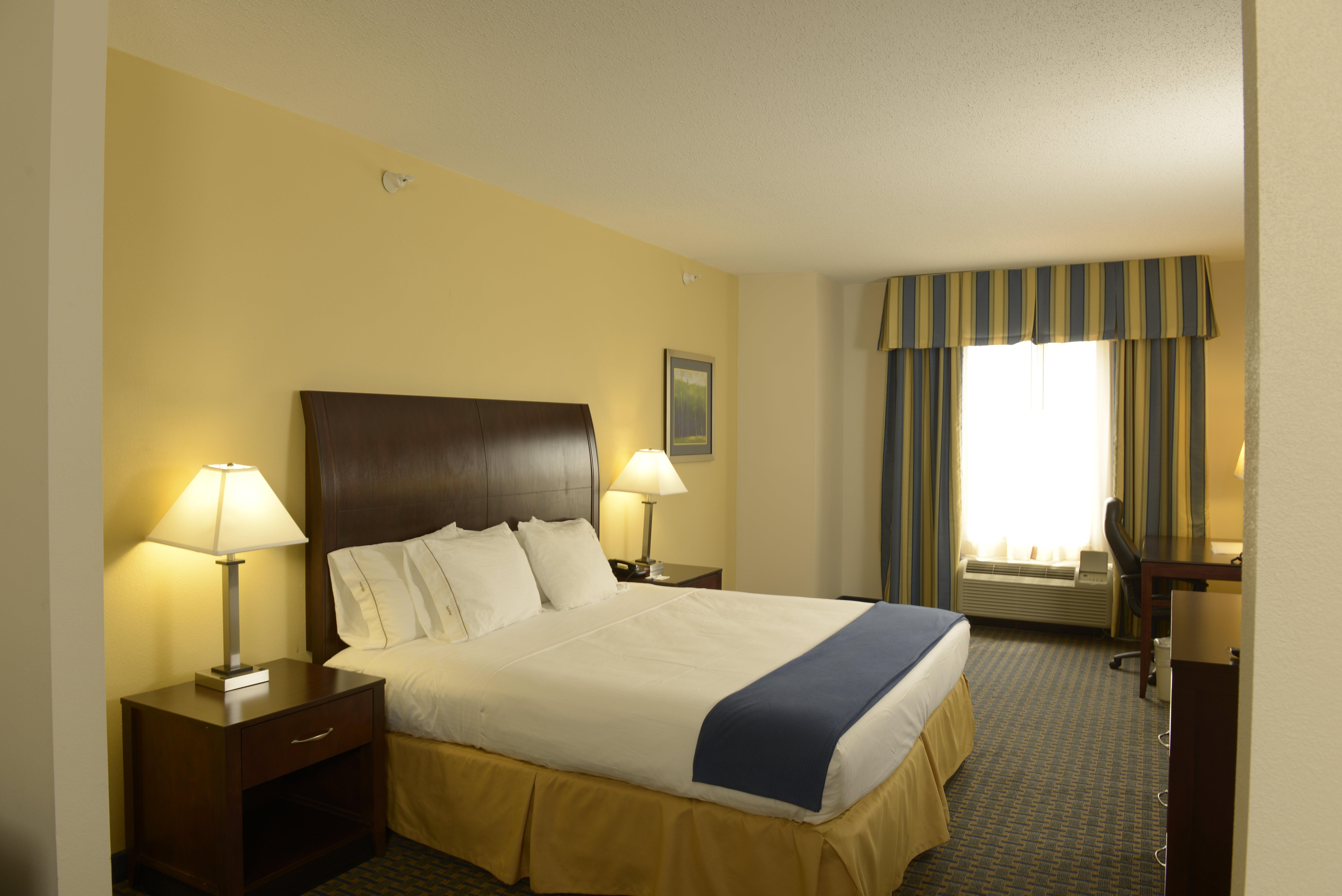 Holiday Inn Express & Suites Wilson-Downtown By Ihg Екстериор снимка