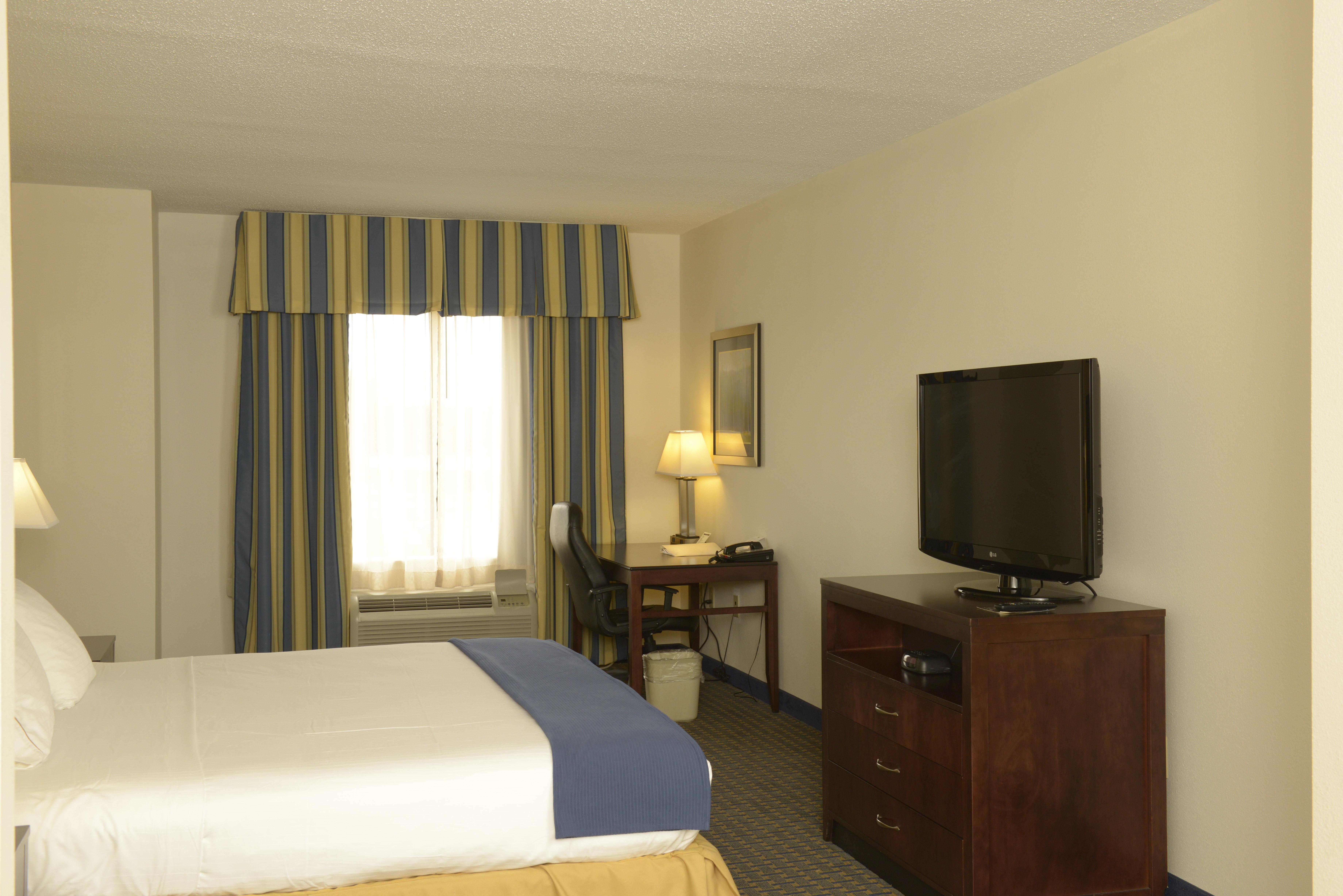 Holiday Inn Express & Suites Wilson-Downtown By Ihg Екстериор снимка
