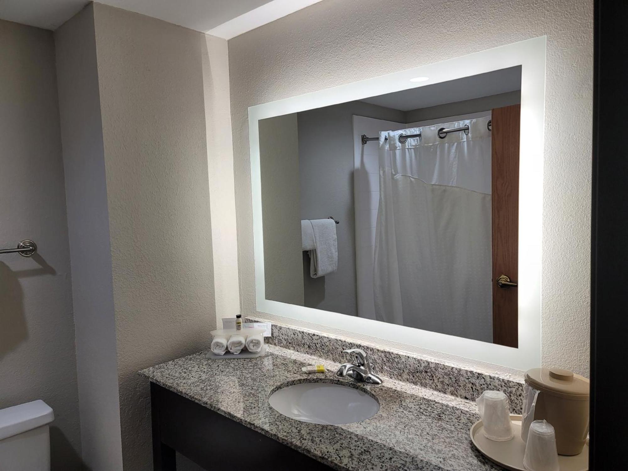 Holiday Inn Express & Suites Wilson-Downtown By Ihg Екстериор снимка