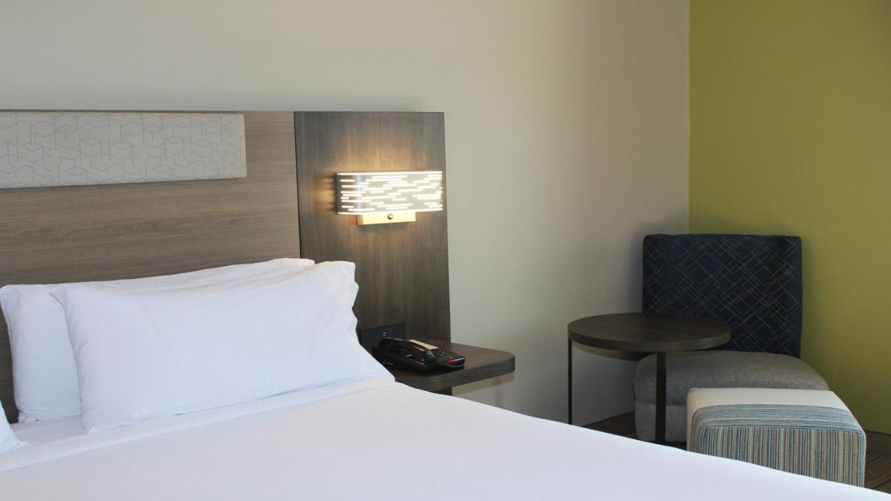 Holiday Inn Express & Suites Wilson-Downtown By Ihg Екстериор снимка