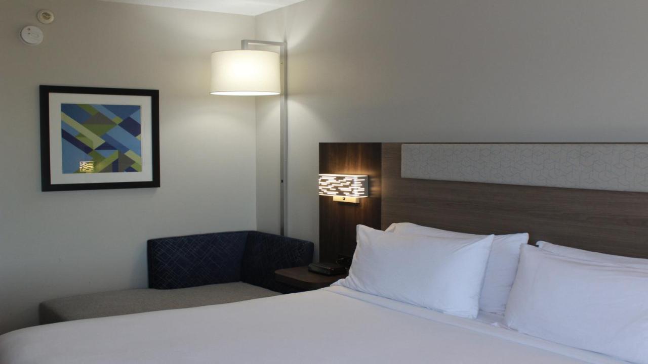 Holiday Inn Express & Suites Wilson-Downtown By Ihg Екстериор снимка