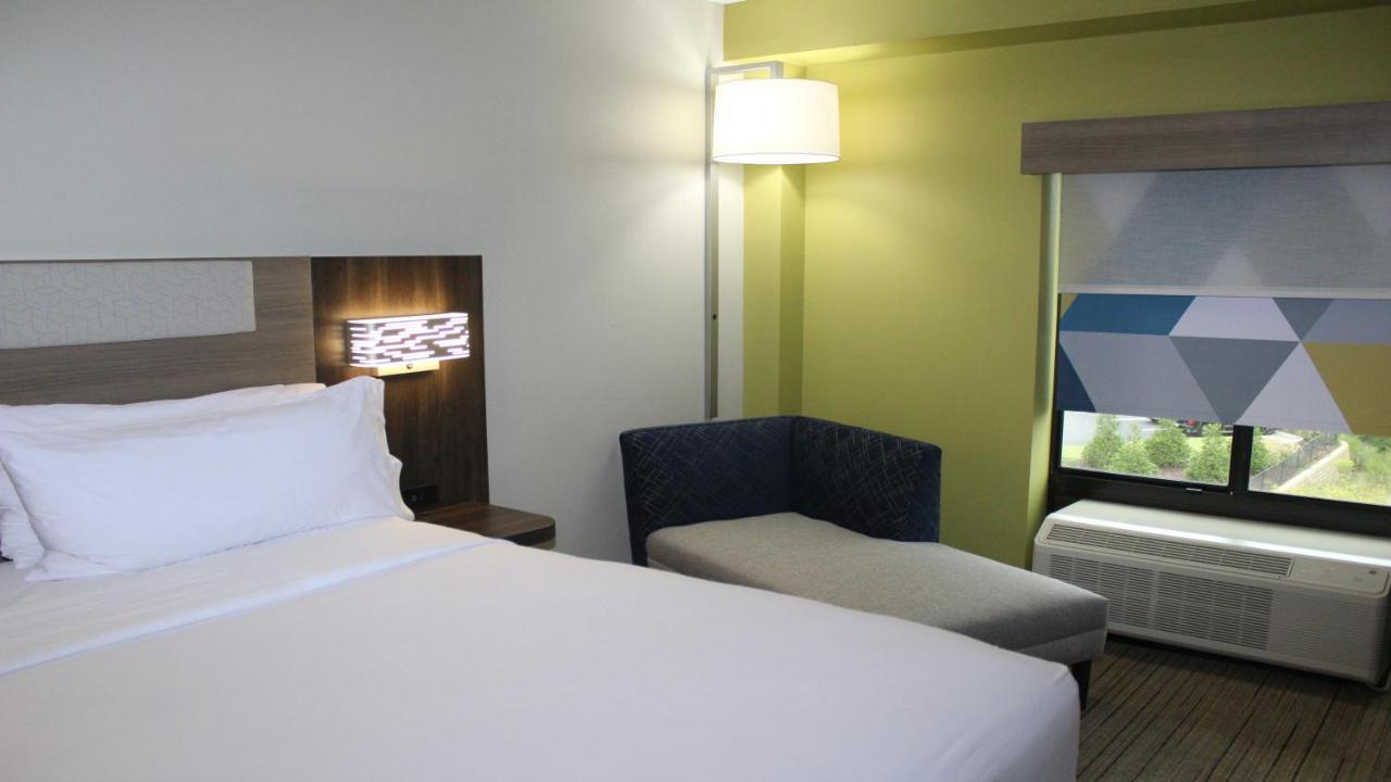 Holiday Inn Express & Suites Wilson-Downtown By Ihg Екстериор снимка