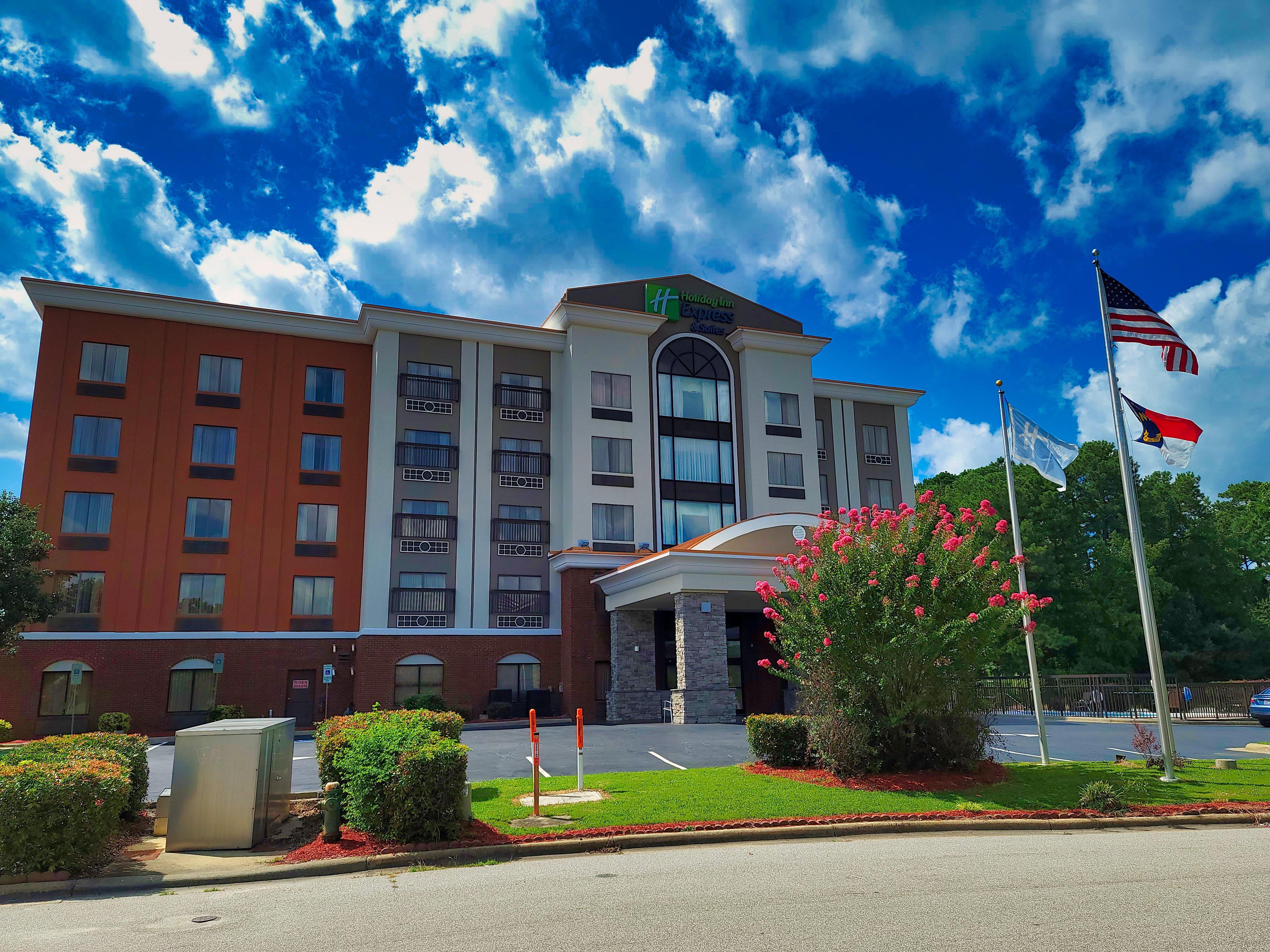 Holiday Inn Express & Suites Wilson-Downtown By Ihg Екстериор снимка