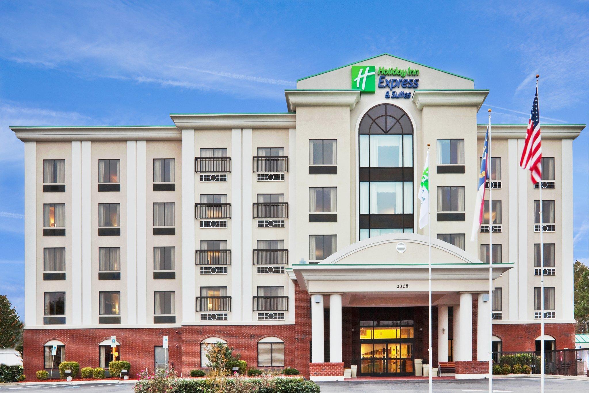 Holiday Inn Express & Suites Wilson-Downtown By Ihg Екстериор снимка