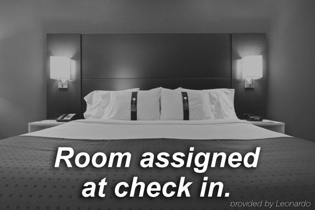 Holiday Inn Express & Suites Wilson-Downtown By Ihg Екстериор снимка